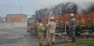 सहारनपुर: माहेश्वरी खुर्द में ट्रक में लगी भीषण आग, फायर ब्रिगेड की त्वरित कार्रवाई से बड़ा हादसा टला