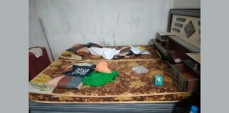 UP: छज्जे के रास्ते घर में घुसे चोर, करीब तीन लाख के जेवरात व नकदी पार