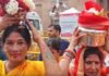 UP: सावन में काशी विश्वनाथ दरबार पहुंचीं कलश यात्रा में शामिल महिलाएं, ज्ञानवापी मुक्ति की लगाई गुहार