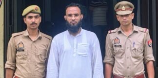 UP: आजमगढ़ में फर्जीवाड़े का खुलासा, अलग पहचान से दूसरा पासपोर्ट बनवाने वाला गिरफ्तार