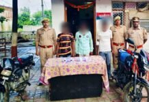 Gonda: करनैलगंज में चोरी की दो वारदातों का खुलासा, तीन गिरफ्तार, लाखों के जेवर और दो बाइक बरामद