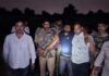 Gonda: पुलिस मुठभेड़ में शातिर बदमाश के पैर में लगी गोली, चोरी के जेवरात-तमंचा व अपाचे बाइक बरामद