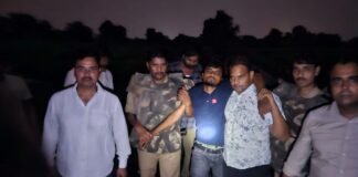 Gonda: पुलिस मुठभेड़ में शातिर बदमाश के पैर में लगी गोली, चोरी के जेवरात-तमंचा व अपाचे बाइक बरामद