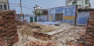 UP: जर्जर विद्यालय पर सियासत या हकीकत? विद्यालय को लेकर AAP ने किया था ट्वीट