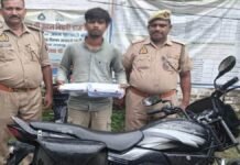 Jaunpur: चोरी की बाइक व तीन तमंचों के साथ शातिर गिरफ्तार