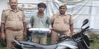 Jaunpur: चोरी की बाइक व तीन तमंचों के साथ शातिर गिरफ्तार
