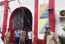 Jaunpur: उत्तर प्रदेश : जौनपुर जिला कारागार का DM-SP ने किया निरीक्षण, सुरक्षा और बंदियों की सुविधाओं का लिया जायजा