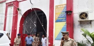 Jaunpur: उत्तर प्रदेश : जौनपुर जिला कारागार का DM-SP ने किया निरीक्षण, सुरक्षा और बंदियों की सुविधाओं का लिया जायजा