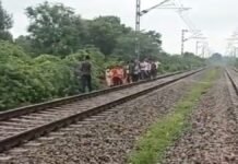 Raebareli: रायबरेली में रेलवे ट्रैक पार करते समय ट्रेन की चपेट में आया 45 वर्षीय व्यक्ति, मौके पर मौत