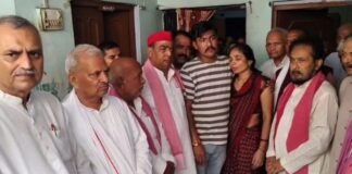 Fatehpur: छात्र की मौत पर गरमाई सियासत, सपा प्रतिनिधिमंडल ने पीड़ित परिवार से की मुलाकात