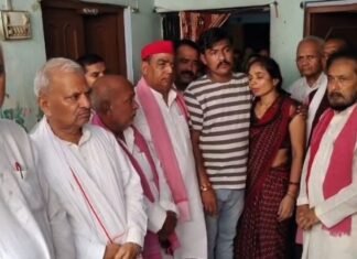 Fatehpur: छात्र की मौत पर गरमाई सियासत, सपा प्रतिनिधिमंडल ने पीड़ित परिवार से की मुलाकात