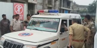 UP: निर्माणाधीन मॉल की शटरिंग ढही, तीन मजदूरों की मौत
