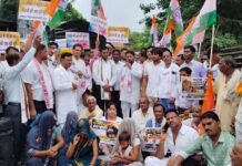 मथुरा: महंगाई, खाद संकट और स्मार्ट मीटर के विरोध में कांग्रेस का प्रदर्शन, महावन तहसील का किया घेराव