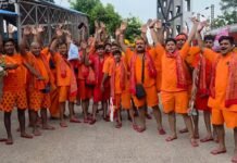चंदौली: डीडीयू जंक्शन से बाबा बैद्यनाथ धाम के लिए उमड़ा आस्था का सैलाब, ‘बोल बम’ के जयघोष से गूंजा स्टेशन