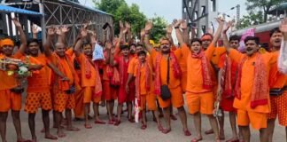 चंदौली: डीडीयू जंक्शन से बाबा बैद्यनाथ धाम के लिए उमड़ा आस्था का सैलाब, ‘बोल बम’ के जयघोष से गूंजा स्टेशन