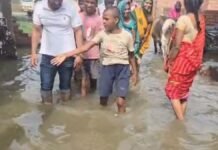 UP: एक माह से जलजमाव से बेहाल अलीनगर की दलित बस्ती, छात्र नेता ने दी आंदोलन की चेतावनी