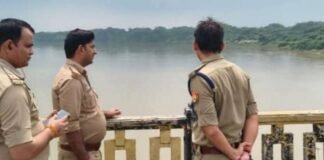 Etawah: इटावा में यमुना नदी में युवती ने लगाई छलांग, दूसरे दिन भी SDRF का सर्च ऑपरेशन जारी