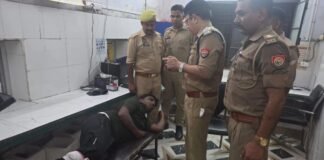 UP: पुलिस मुठभेड़ में एक बदमाश घायल, तीन शातिर गिरफ्तार, लाखों के आभूषण बरामद
