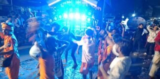 UP: चौथी सोमवारी पर बाबा विश्वनाथ के दर्शन को उमड़ा आस्था का सैलाब, हर-हर महादेव से गूंजा मुगलसराय