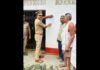 Amethi: अमेठी में फरार हत्यारोपी पर पुलिस का शिकंजा ढोल-नगाड़ों के साथ मुनादी कर घर पर चस्पा किया धारा 82 का नोटिस, सरेंडर नहीं