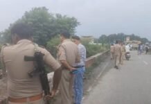 Amethi: अमेठी में युवक ने नैया नाला पुल से लगाई छलांग, जामो-जगदीशपुर पुलिस के साथ एसडीआरएफ तलाश में जुटी