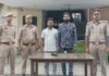 Azamgarh: सोशल मीडिया पर तलवार और डमी कट्टा लहराकर रील बनाना पड़ा भारी, दो युवकों पर पुलिस की कार्रवाई