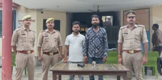 Azamgarh: सोशल मीडिया पर तलवार और डमी कट्टा लहराकर रील बनाना पड़ा भारी, दो युवकों पर पुलिस की कार्रवाई