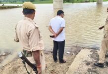 Banda: बांदा में नदियों का बढ़ता जलस्तर बना चिंता का सबब, पैलानी में प्रशासन अलर्ट, गांव-गांव कराई मुनादी