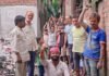 Chandauli: सड़क किनारे कूड़े का अंबार बना परेशानी, ग्रामीणों ने पंचायत प्रशासन के खिलाफ खोला मोर्चा, दो दिन का अल्टीमेटम