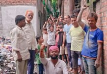 Chandauli: सड़क किनारे कूड़े का अंबार बना परेशानी, ग्रामीणों ने पंचायत प्रशासन के खिलाफ खोला मोर्चा, दो दिन का अल्टीमेटम