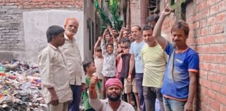 Chandauli: सड़क किनारे कूड़े का अंबार बना परेशानी, ग्रामीणों ने पंचायत प्रशासन के खिलाफ खोला मोर्चा, दो दिन का अल्टीमेटम
