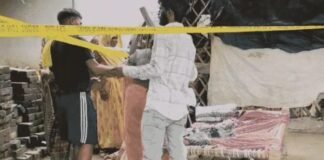Etawah: पशुबाड़े में चारपाई पर खून से सना मिला किसान का शव, धारदार हथियार से हत्या की आशंका से मचा हड़कंप