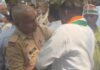 Gorakhpur में चुनाव आयुक्त का पुतला फूंकने पर कांग्रेसियों व पुलिस में झड़प, कहा- “वोट चोरी करके प्रधानमंत्री को बनाया”
