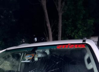 प्रतिमा विसर्जन के दौरान सांसद संतकबीरनगर की गाड़ी पर पथराव, शीशा टूटा