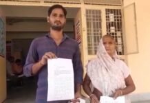 Mathura: पहले घर पर फायरिंग, अब बेटों पर मुकदमा, विधवा मां ने एसएसपी से लगाई न्याय की गुहार