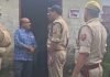 Mirzapur: कौशांबी हादसे का असर, मिर्जापुर में पटाखा गोदामों पर पुलिस की छापेमारी, बाजार में मची खलबली