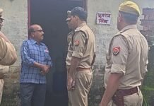 Mirzapur: कौशांबी हादसे का असर, मिर्जापुर में पटाखा गोदामों पर पुलिस की छापेमारी, बाजार में मची खलबली