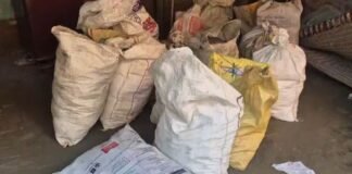 Raebareli में घर के अंदर बन रहा था ‘मौत का सामान’, भारी मात्रा में बारूद और पटाखों के साथ पति-पत्नी दबोचे गए