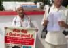 Saharanpur में बैनर लेकर SSP से मिलने पहुंचा बुजुर्ग, लिखा- ‘मेरा बेटा 4 जिलों का अपराधी है’