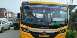 Azamgarh: स्कूल का बस चालक शराब के नशे में बच्चों को लेकर चला रहा था बस, पुलिस ने की कार्रवाई