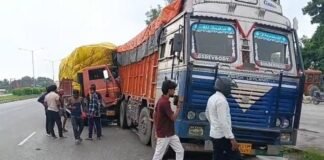Chandauli: खड़ी ट्रक में कंटेनर ने मारी जोरदार टक्कर, हादसे में कंटेनर के उड़े परखच्चे