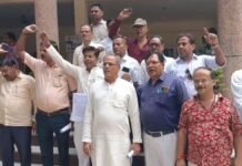 Banda: UPI पर MDR को लेकर व्यापारियों में उबाल, PM के नाम DM को सौंपा ज्ञापन