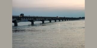 बाराबंकी घाघरा नदी फिर खतरे के निशान से ऊपर, जलस्तर 106.090 मीटर पहुंचा दो सेंटीमीटर ऊपर पहुंचा पानी, तराई क्षेत्र के दर