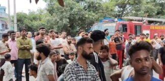 UP: बरेली में हार्डवेयर-परचून की दुकान में भीषण आग, लाखों का सामान जलकर राख