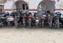 UP: हाथरस में वाहन चोर गैंग का बड़ा खुलासा, 5 गिरफ्तार… 12 चोरी के दोपहिया वाहन बरामद