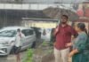 मथुरा: बारिश में खुद मैदान में उतरे नगर आयुक्त, भूतेश्वर अंडरपास से निकलवाया पानी