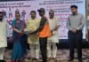 UP: आउटसोर्स कर्मियों के हित में बड़ा कदम, समय से वेतन, EPF-ESI और पारदर्शी भर्ती व्यवस्था का मिलेगा लाभ