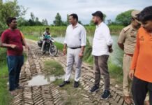 UP: गोंडा में बाढ़ प्रभावित गांवों में पहुंची SDRF टीम, ग्रामीणों की सुरक्षा और सुविधाओं का लिया जायजा