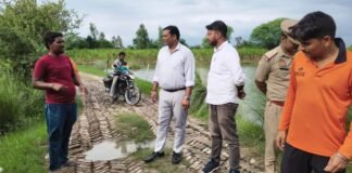UP: गोंडा में बाढ़ प्रभावित गांवों में पहुंची SDRF टीम, ग्रामीणों की सुरक्षा और सुविधाओं का लिया जायजा