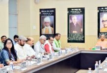 UP: नजूल संपत्ति समिति की पहली बैठक में गूंजी मांट-मथुरा की आवाज